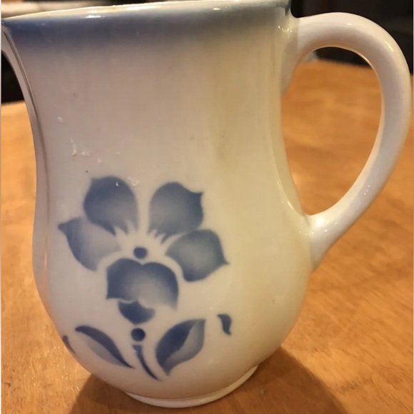 ARABIA Finland Small Pitcher 5” Creamer White W/ Single Blue Flower VTG EXC - Picture 5 of 10